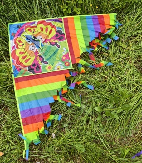 Design multicolor, vizibil pe cer