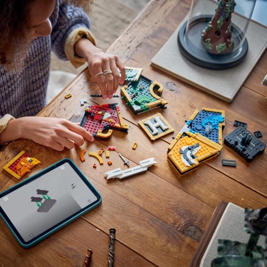 Instrucțiuni interactive 3D în aplicația LEGO Builder
