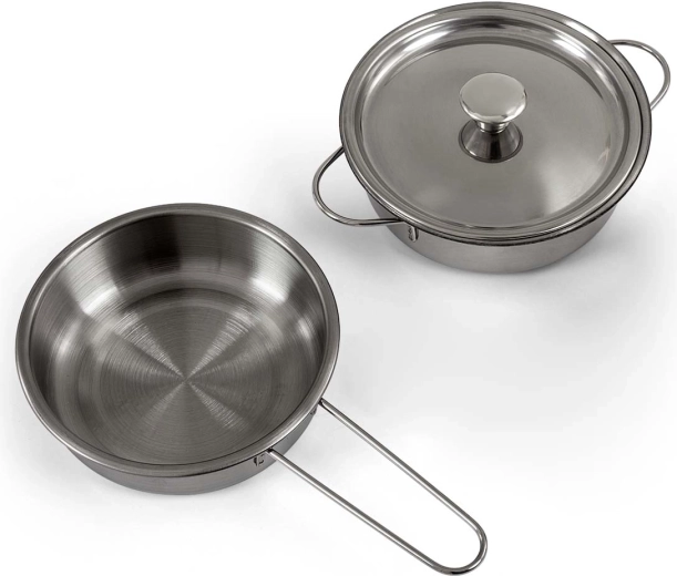 Accesorii metalice bogate și spații practice de depozitare