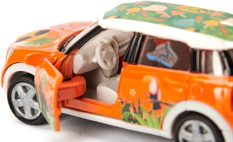 Caroserie metalică și uși funcționale