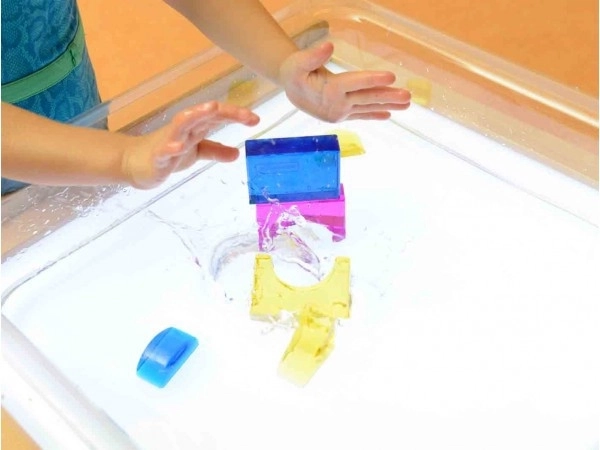 Rezistent pentru jocuri cu apă și activități în aer liber