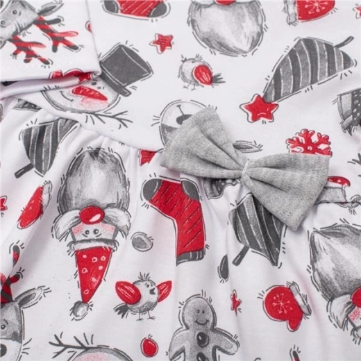 Aspect festiv cu fundiță drăgălașă