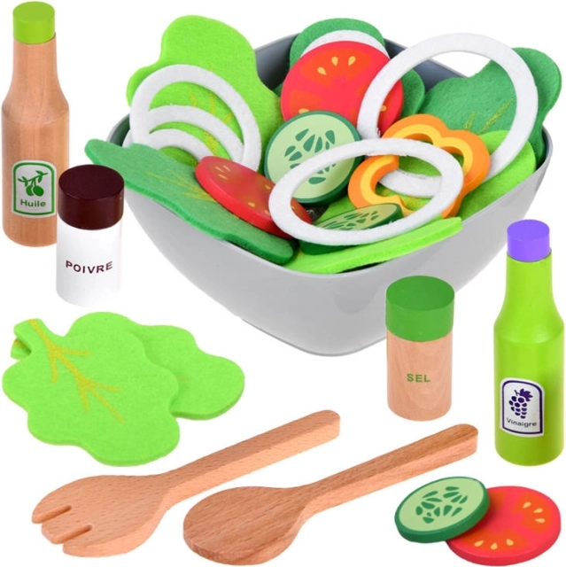 Set distractiv pentru prepararea salatei din ingrediente din lemn și textile