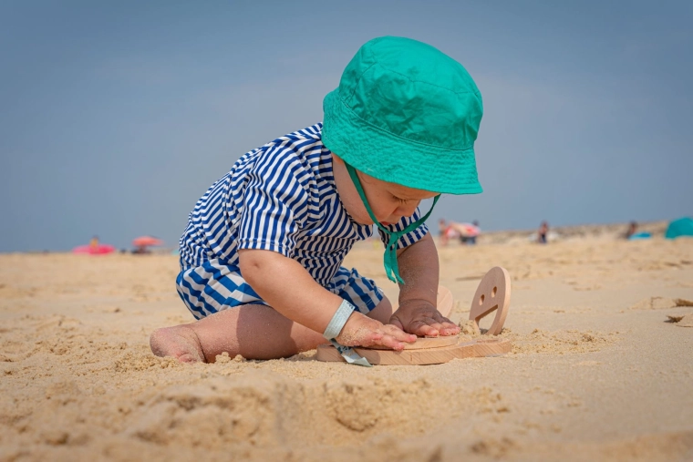 Distracție pe plajă și în nisipar