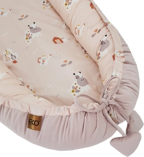 Margini înalte, căptușite, pentru senzația de îmbrățișare