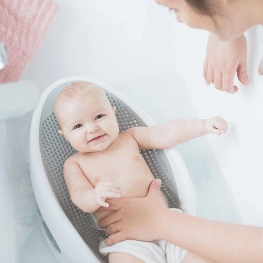 Sprijin ergonomic pentru baie de la naștere