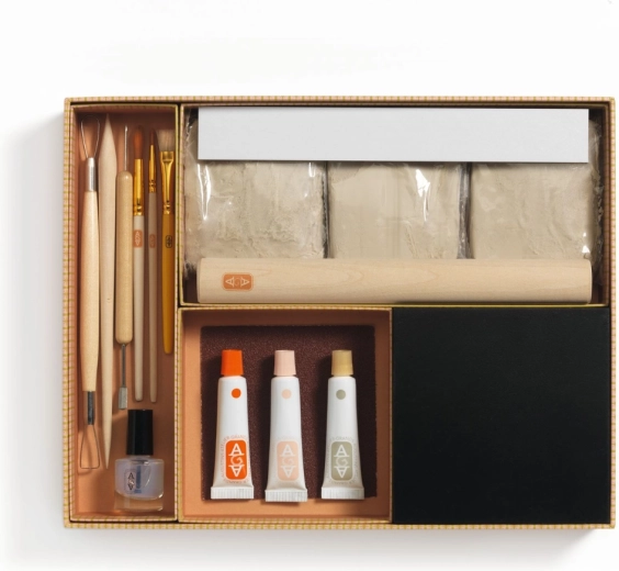 Totul într-unul: unelte, pastă și culori