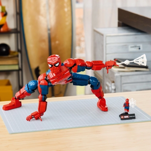Spider-Man complet articulat, înalt de 36 cm