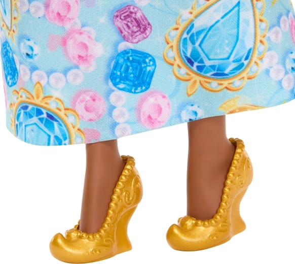 Pantofi aurii pentru un look de basm