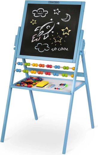 Construcție stabilă din lemn și dotări practice