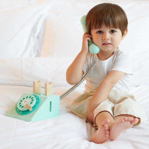 Telefon vintage pentru micii vorbitori