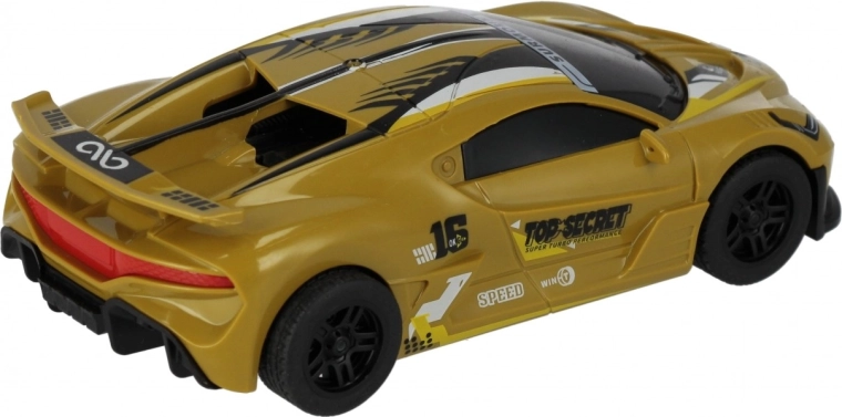 Aspect sport de drift cu spoiler și autocolante
