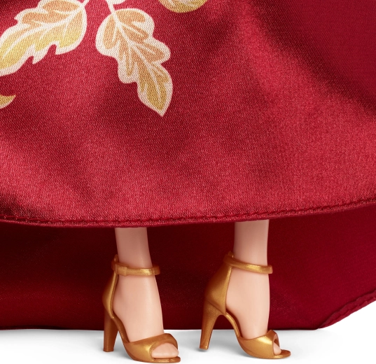 Pantofi aurii cu toc pentru un styling perfect