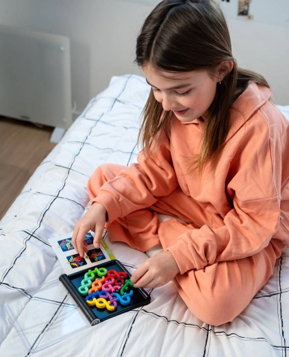 Puzzle logic compact pentru călătorii