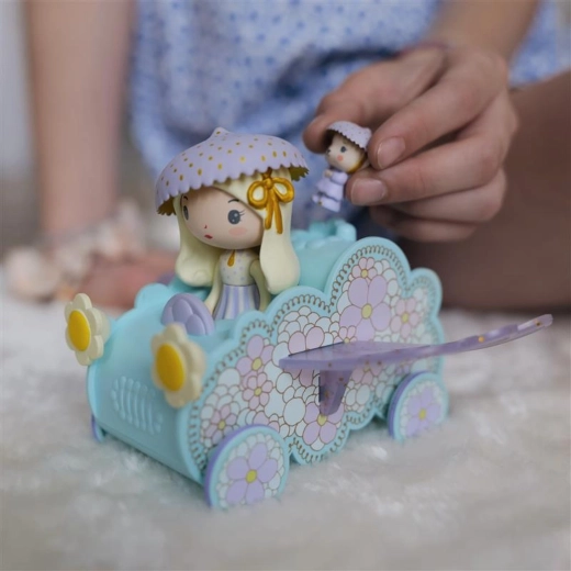 Mașinuță-noruleț cu decor floral