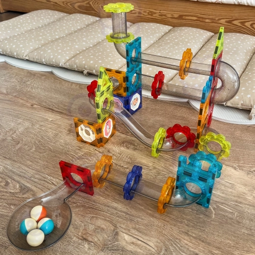 Tuburi și pâlnii transparente pentru acțiune dinamică