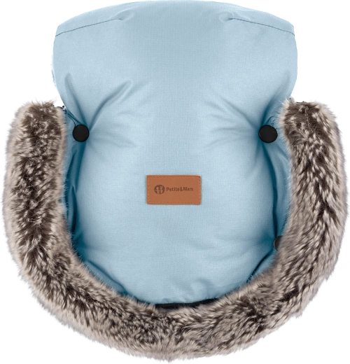 Mâini calde pe mânerul căruciorului