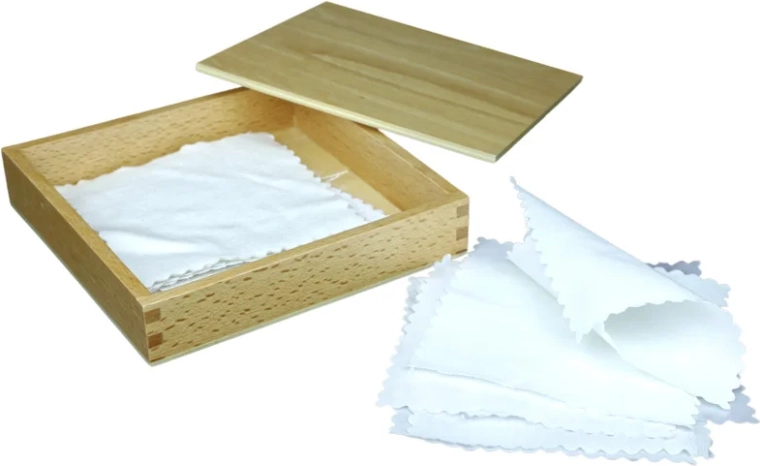 Cutie Montessori Moyo cu materiale textile