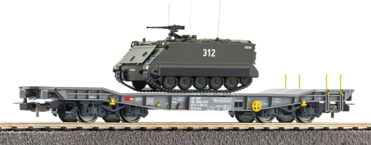 Vagon platformă Piko Slmmnps cu vehicul blindat M113 (SBB-CFF), H0