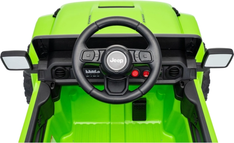 Cockpit detaliat cu volan Jeep