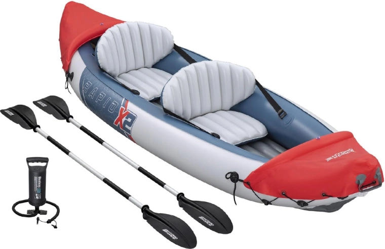 Totul în pachet: 2 vâsle și pompă manuală