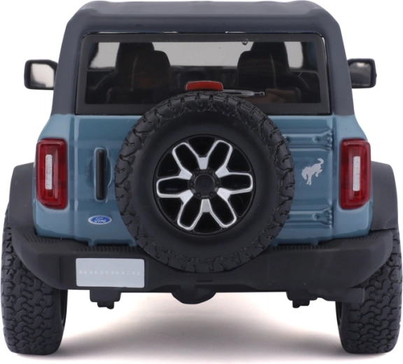 Stil off-road Ford Bronco cu roată de rezervă