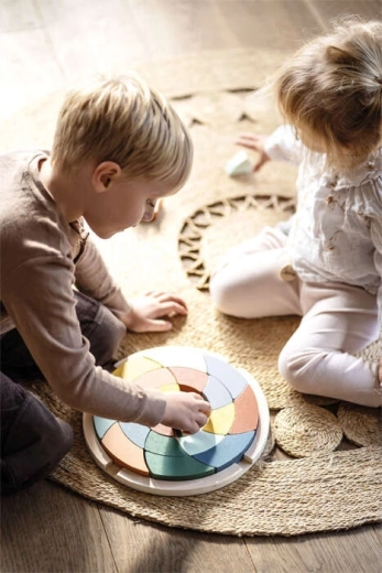 Joc creativ inspirat de principiile Montessori