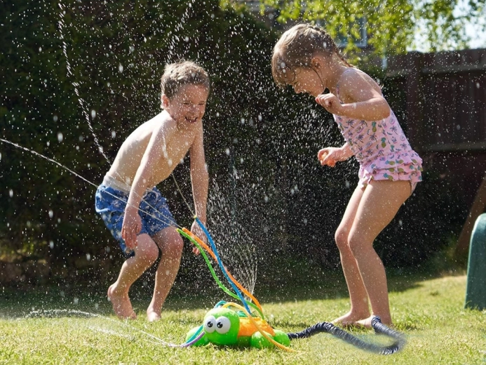 Distracție grozavă pentru întreaga grădină