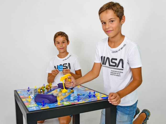 Joc strategic pentru familie în lumea transportului maritim