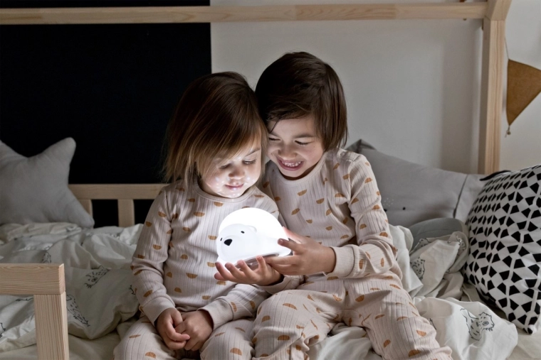 3 niveluri de luminozitate și temporizator opțional