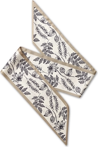 Eșarfă stilată ca detaliu de modă