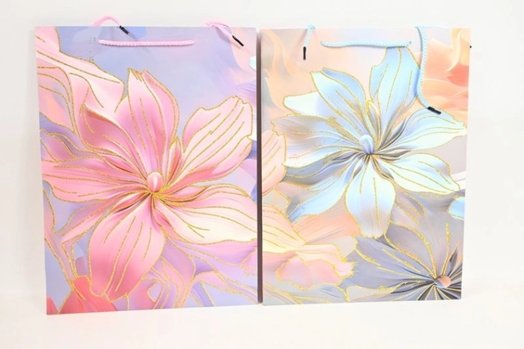 Pungă mare de cadou cu motiv floral și detalii aurii