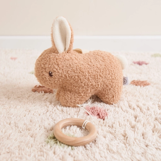 Pluș plăcut și inel din lemn pentru mâini mici