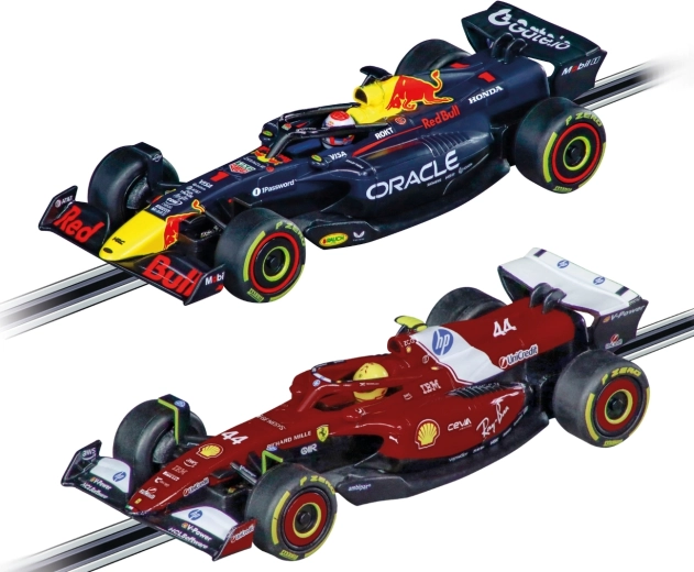 Două mașini licențiate de Formula 1