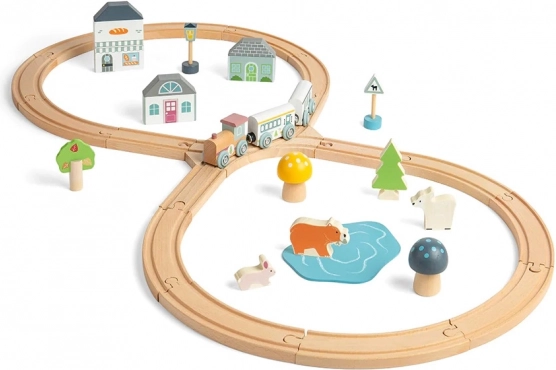 Circuit de tren din lemn la marginea pădurii