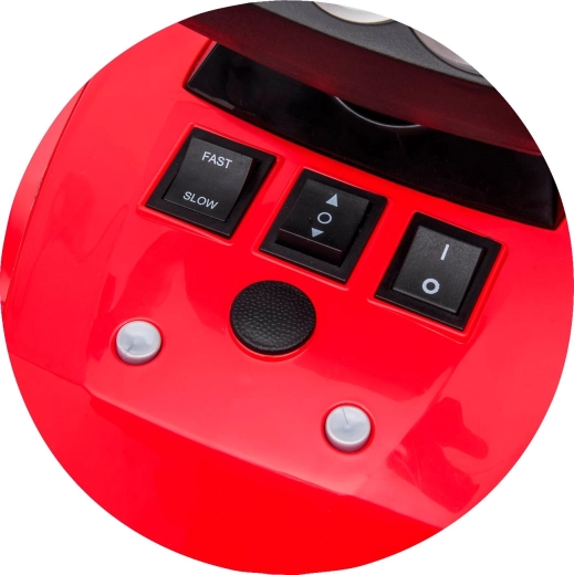Control simplu prin pedală și comutator de viteză