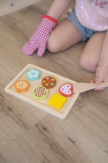Set din lemn cu biscuiți și cookies pentru bucătăria de jucărie