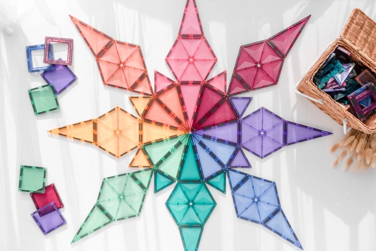 Culori pastel translucide și execuție de calitate