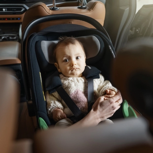 Confort de la naștere datorită inserției și centurii în 5 puncte