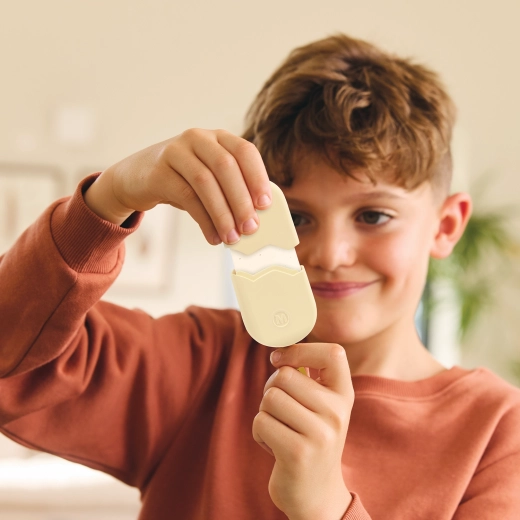 Plastic rezistent și dimensiune potrivită pentru mâna copilului