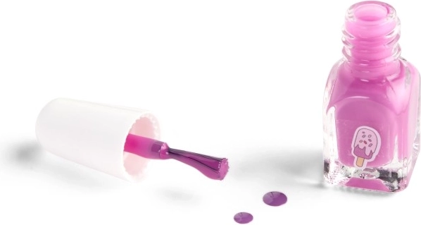 Stylingul unghiilor cu 2 lacuri