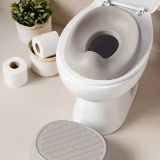 Crește odată cu copilul: oliță, reductor pentru WC și treaptă
