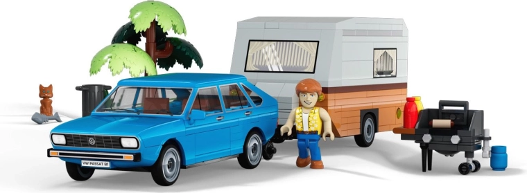 Scenă de camping și figurine pentru poveste