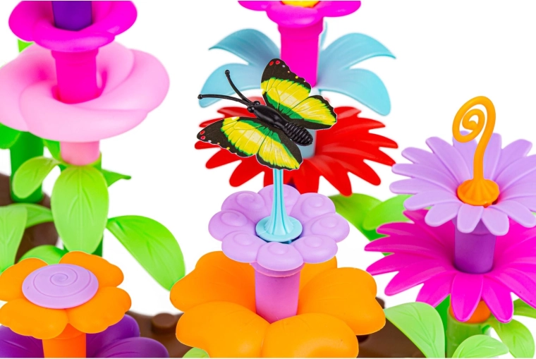 Decorațiuni în plus: fluturași și detalii colorate