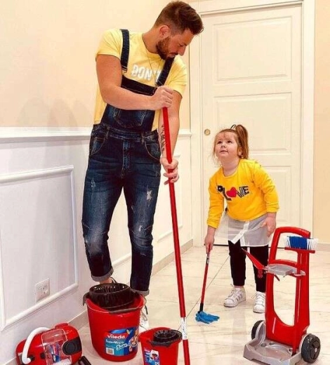 Cărăruș pe roți pentru mutarea ușoară a accesoriilor