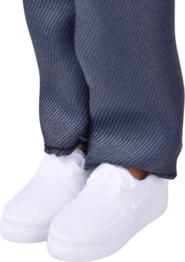 Ținută completă inclusiv teniși