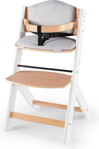 Confort la masă și la joacă datorită pernei și ergonomiei