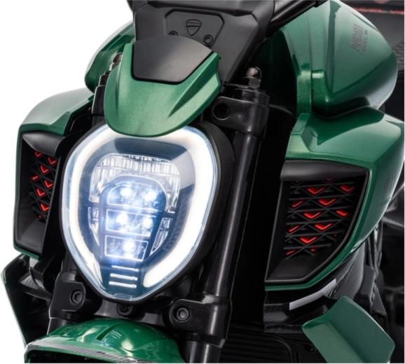 Far LED luminos pentru vizibilitate