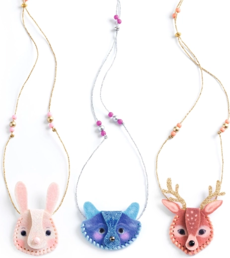 Creează trei coliere cu animăluțe încântătoare