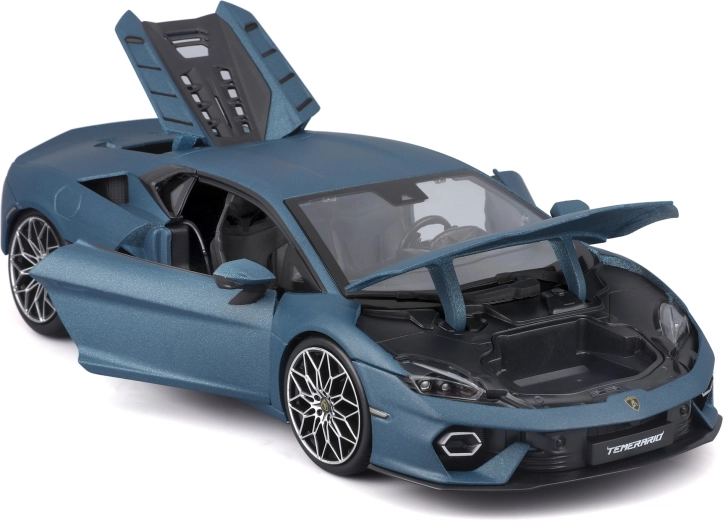 Uși, portbagaj și capac motor care se deschid